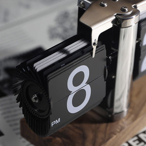 Retro Automatic Turning Clock