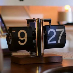 Retro Automatic Turning Clock